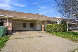 Building Photo - 2318 Lindblad Ct