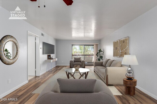 Foto del edificio - 10444 N 69th St