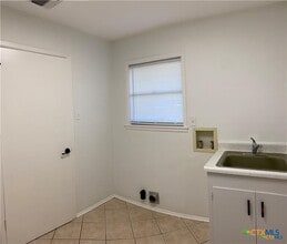 Building Photo - 1250 E Common St