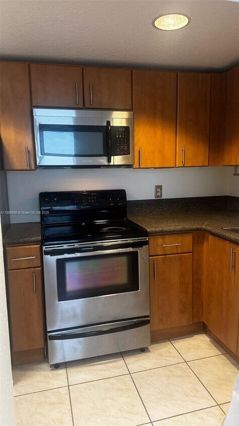 Foto principal - 7326 Collins Ave