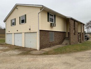 Building Photo - 790 Garberdale Square