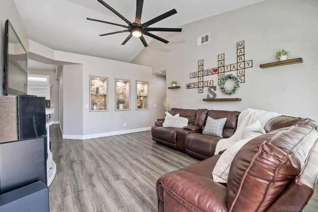 Building Photo - 3358 Lake Cir Dr