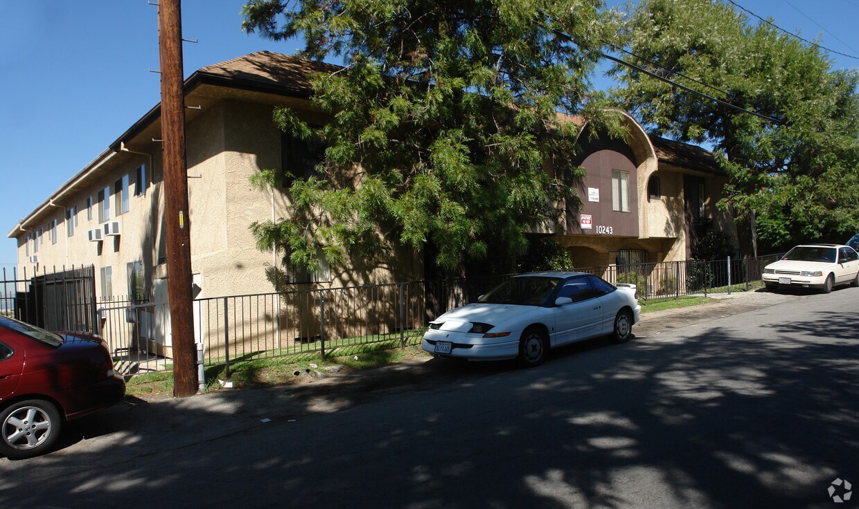 Building Photo - Hilltop Samoa Apartments