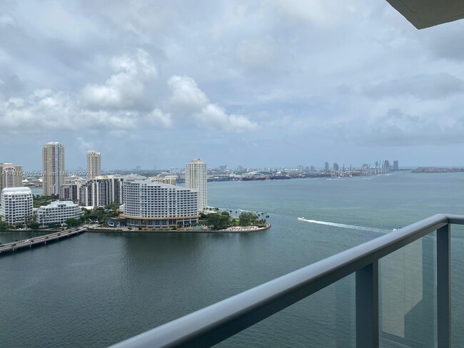 Building Photo - 1155 Brickell Bay Dr