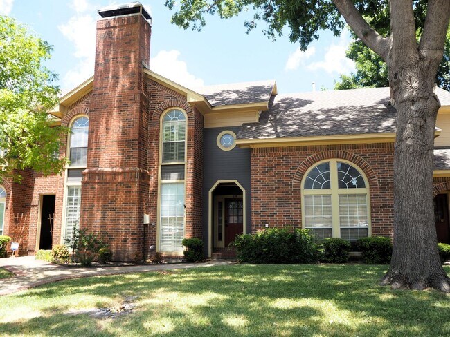 Foto del edificio - 2 Bed 2.5 Bath Townhouse in Denton