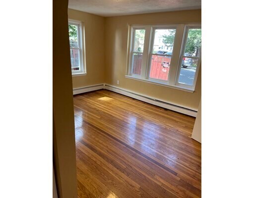 Primary Photo - 77 Green St