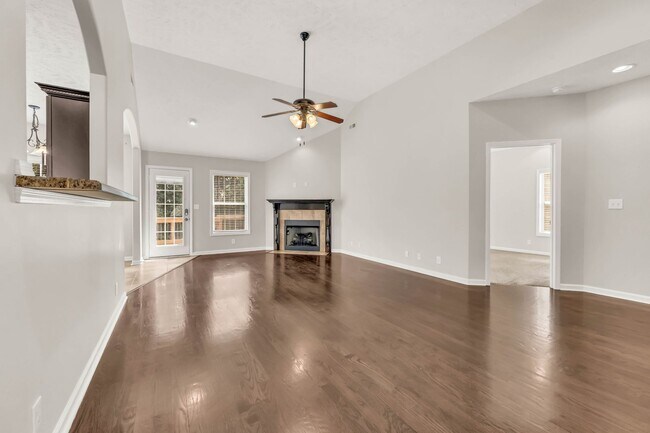 Building Photo - 1712 Apache Way