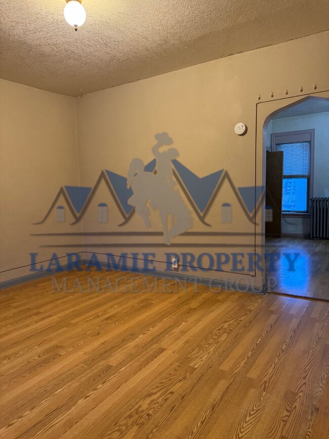 Building Photo - 1 Bed / 1 Bath Apartment