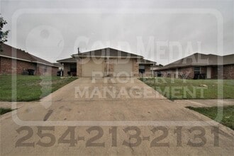 Building Photo - 2802 Alma Dr