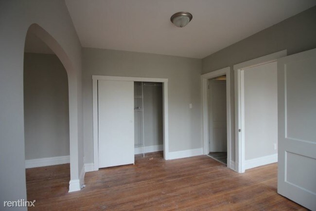 Foto del edificio - 4822 W Montrose Ave