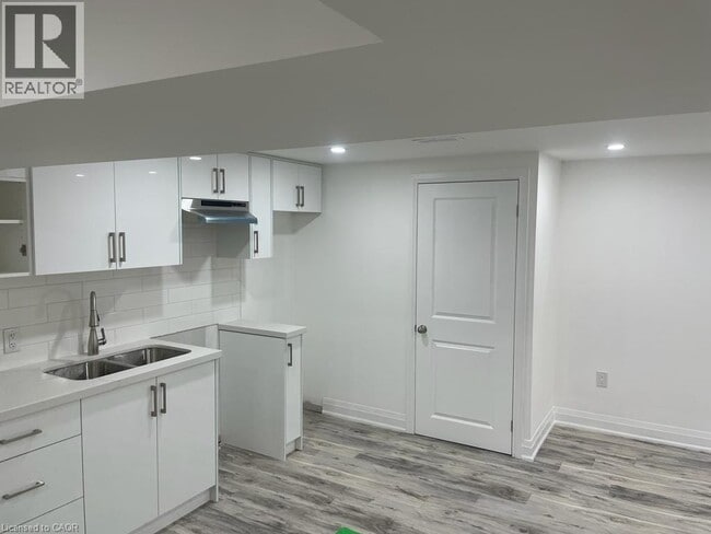 Building Photo - 17 Fisher Crescent