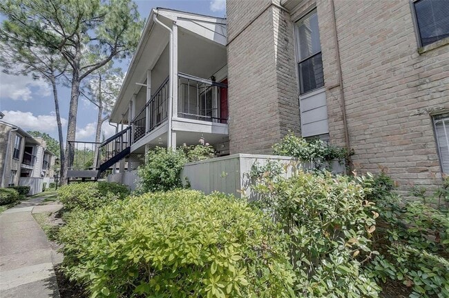 Building Photo - 2100 Wilcrest Dr