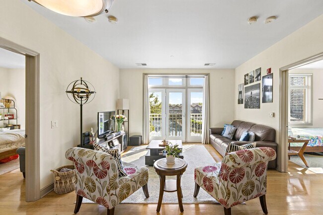 Foto del edificio - 7400 River Rd