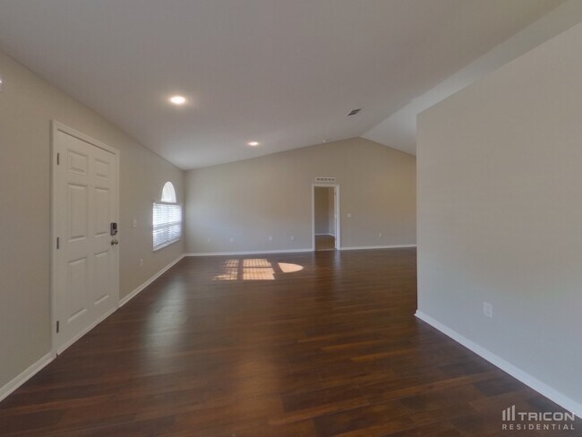 Building Photo - 1829 Western Hills Ln