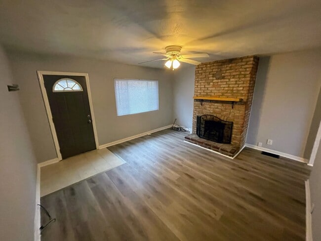 Building Photo - 1005 Saint Martin St