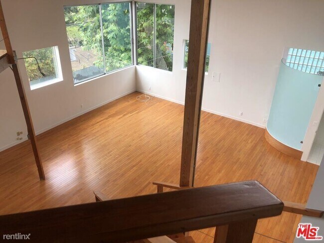 Building Photo - 1 br, 1 bath Condo - 326 Indiana Ave Apt C