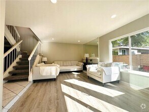 Building Photo - 136 Briarwood