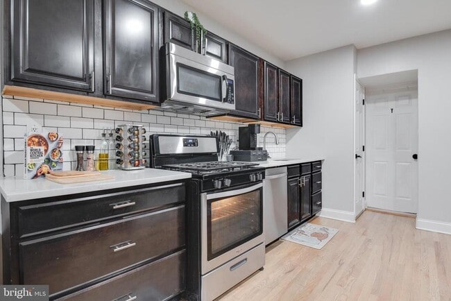 Building Photo - 1255 Raum St NE