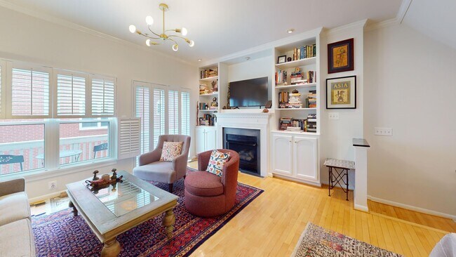 Building Photo - U Street Three Bedroom Townhouse W/Garage ...