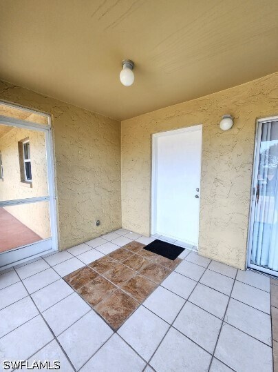 Building Photo - 2000 Alamanda Dr