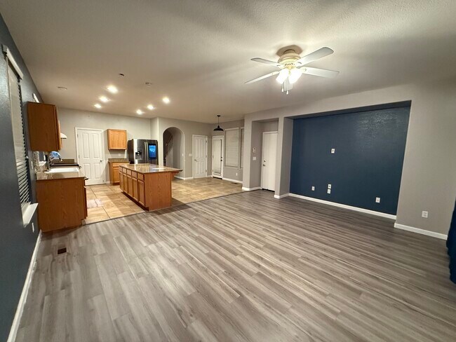 Building Photo - 5815 Sonora Pass Dr