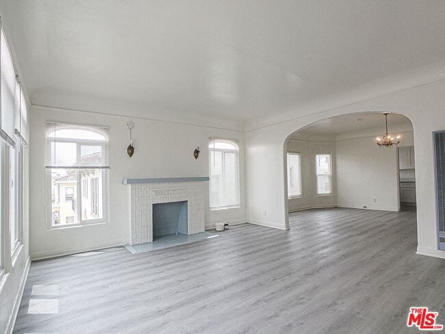 Building Photo - 109 S Berendo St