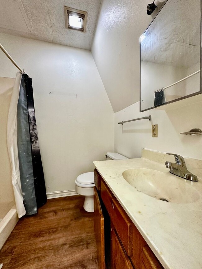 Building Photo - 323 A St