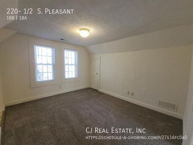 Building Photo - 220- 1/2  S. Pleasant-
