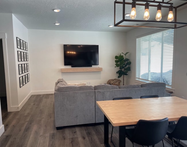 Building Photo - 321 S 680 W