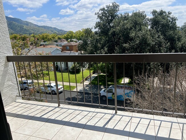 Foto del edificio - 635 E Elmwood Ave