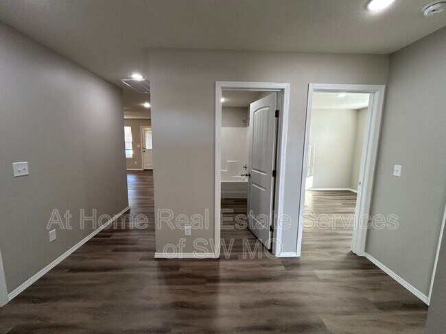 Building Photo - 704 Watermill Cir