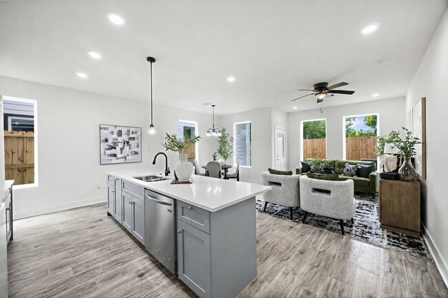 Building Photo - 8449 Furray Rd
