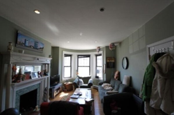 Foto del edificio - 529 Newbury St