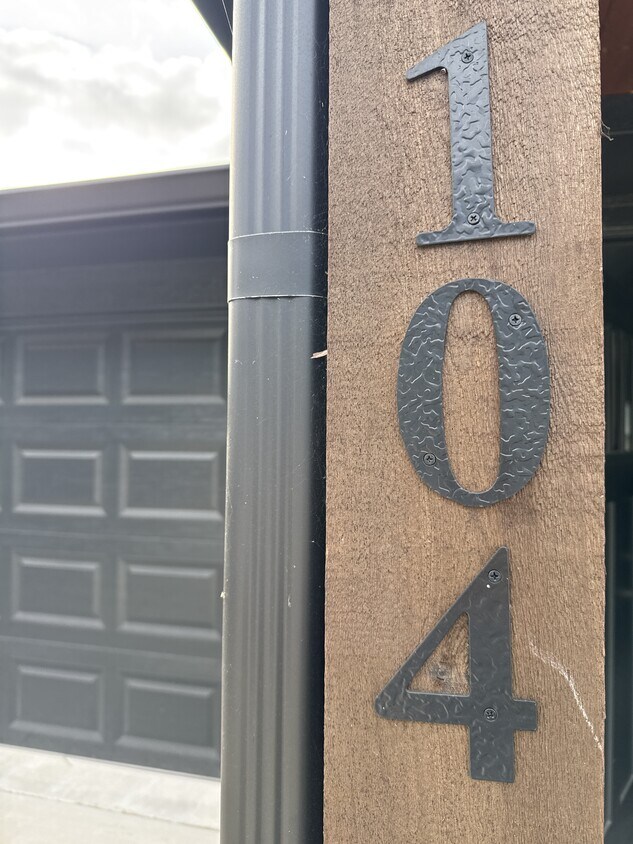 Primary Photo - 104 Chloe Dr