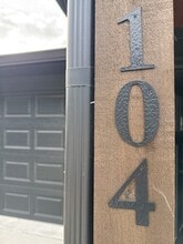 Building Photo - 104 Chloe Dr