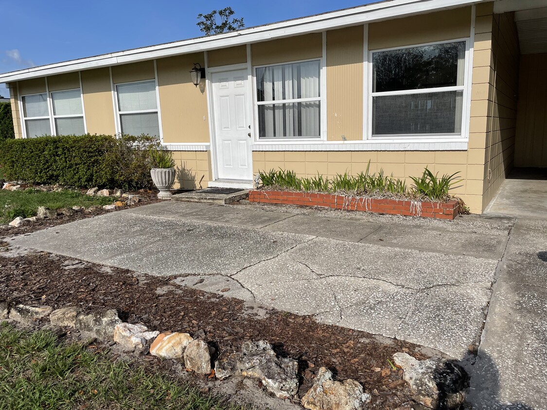 Foto principal - 627 Carnation Dr