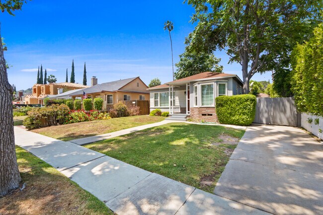 Building Photo - 5107 Enfield Ave