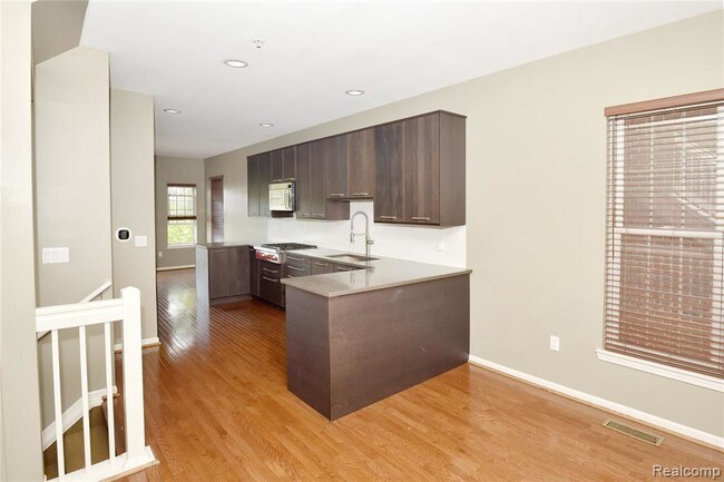 Building Photo - 514 Graten St