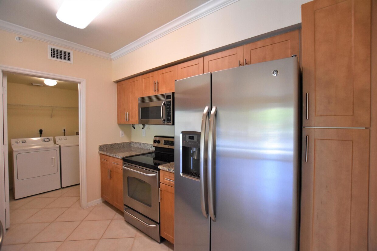 Foto principal - 6529 Emerald Dunes Dr