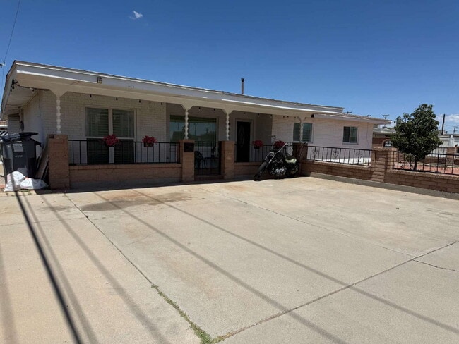 Building Photo - 5725 Wren Ave