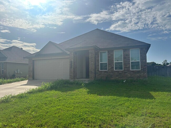 Building Photo - Modern 3 Bed, 2 Bath + Office