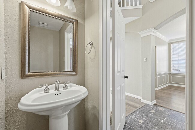 Building Photo - 6734 Flowermound Dr