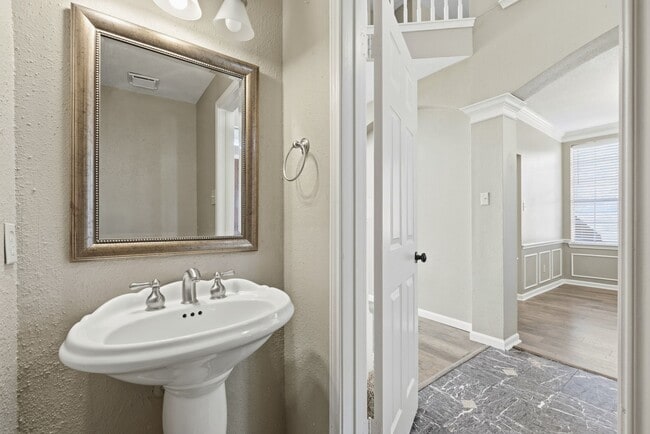 Foto del edificio - 6734 Flowermound Dr