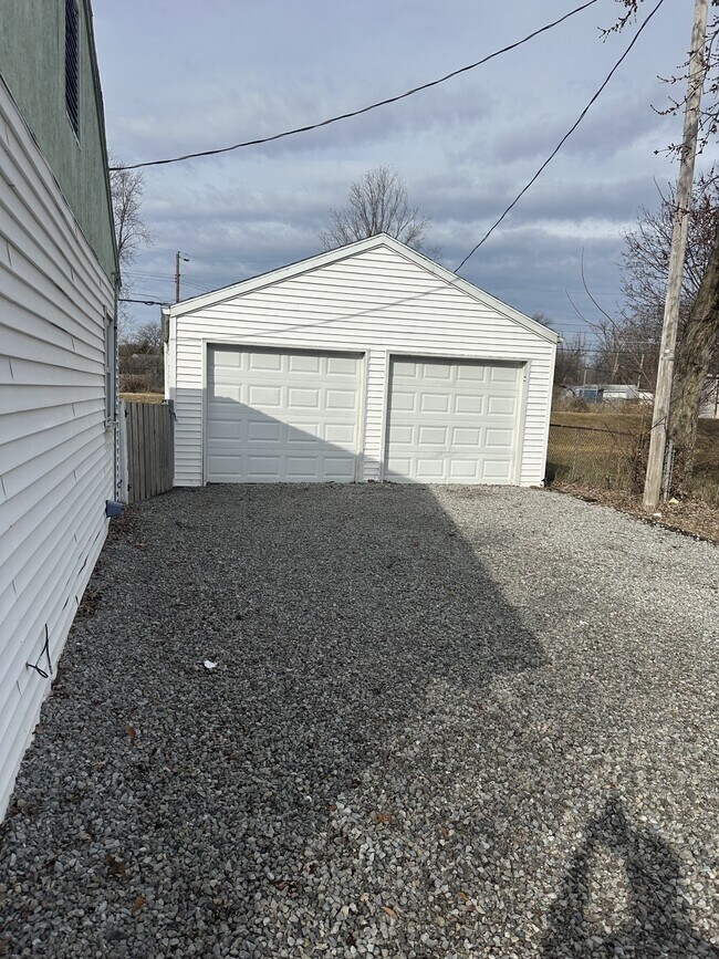 Building Photo - 6232 Mayfair Rd