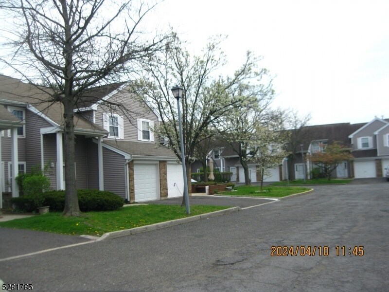 Primary Photo - 3 Palmetto Ct