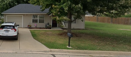 Building Photo - 147 Hillside St