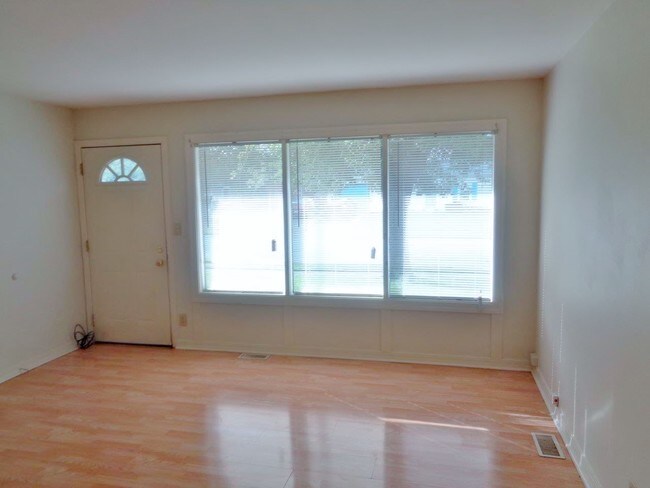 Building Photo - 5414 Ruskin Pl W