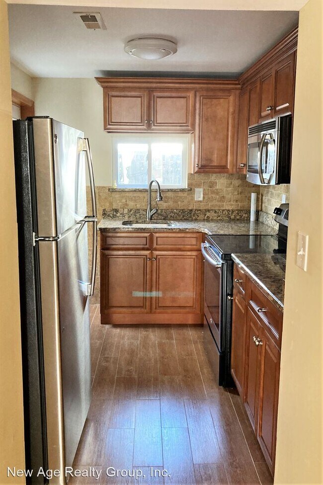 Foto del edificio - 2 br, 1 bath House - 2430 Tulip Street