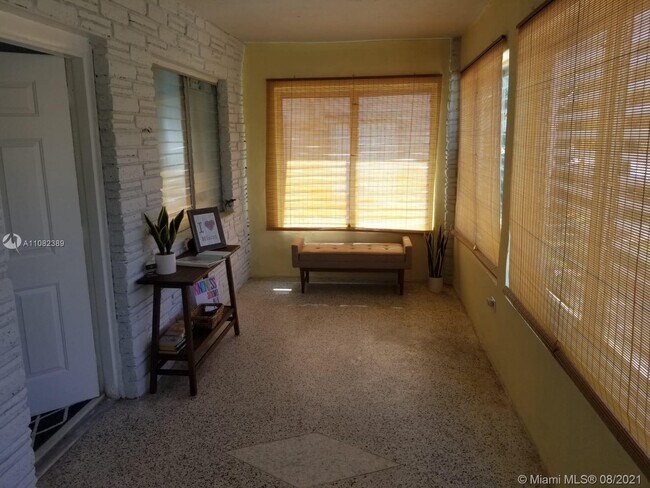 Building Photo - 1137 SW 13th Ct