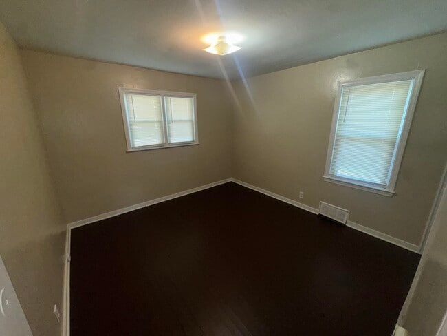 Building Photo - 4924 N 64th St